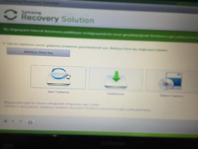 [Resim: 2-Samsung-NP300E5A-recovery-tusu.jpg]