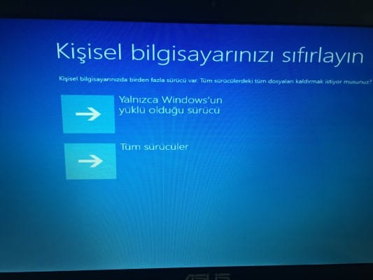 [Resim: 4-Asus-X552e-notebook-resetleme.jpg]